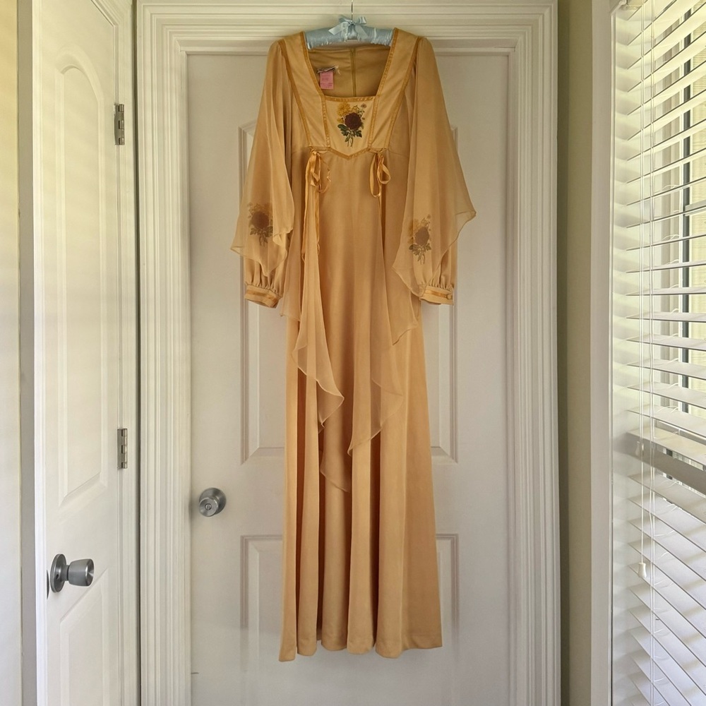 ✨Sold✨ Vintage 70s gold floral victorian prairie dress with flutter sleeves